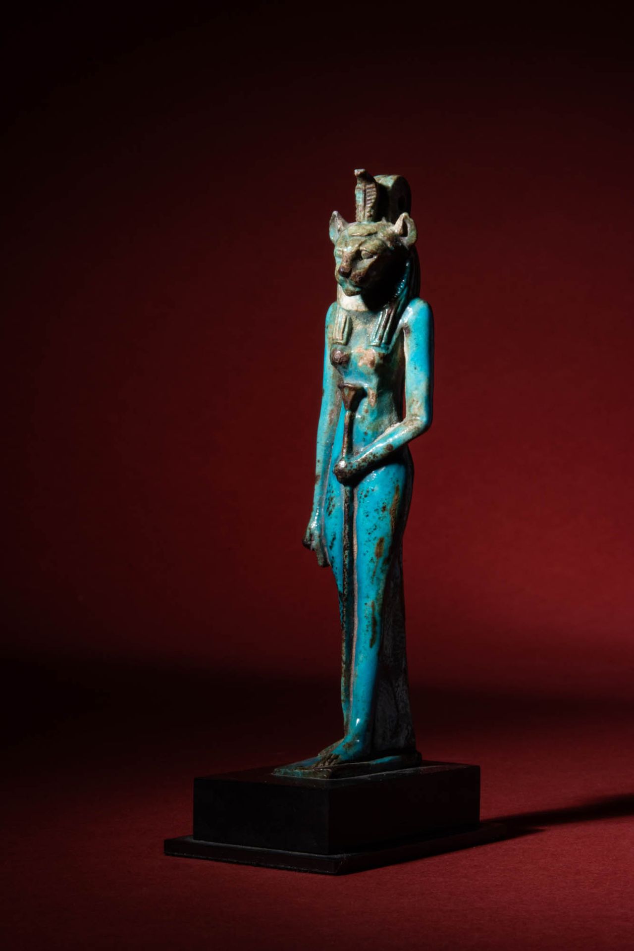 TALL EGYPTIAN FAIENCE STATUETTE OF THE GODDESS SEKHMET 托勒密晚期，约公元前 664 - 30 年。公元前&hellip;