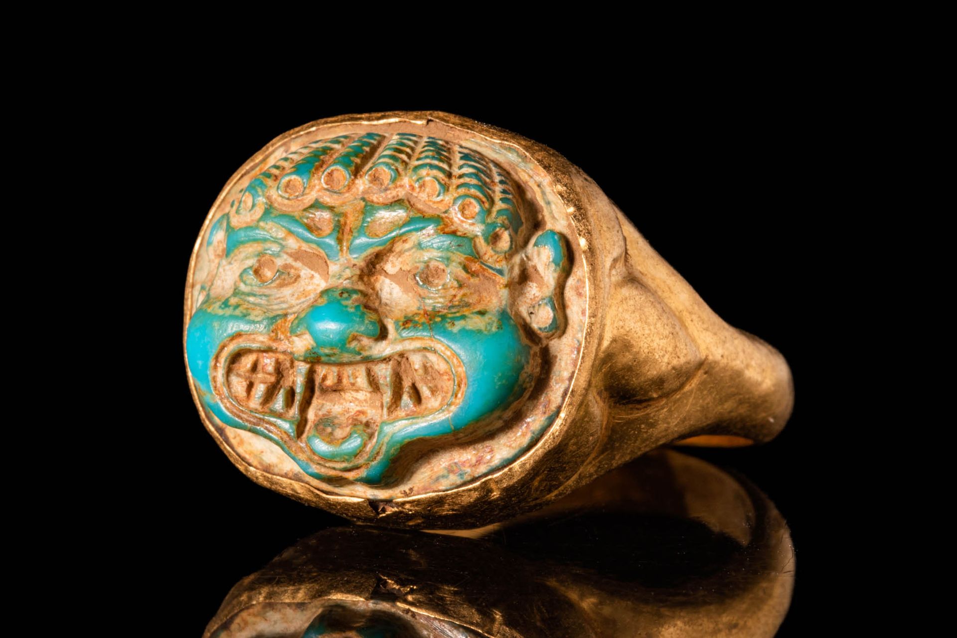 ROMAN GOLD RING WITH CAMEO OF A GORGON Ca. 100 - 300 AP.
Bague romaine en or 21 &hellip;
