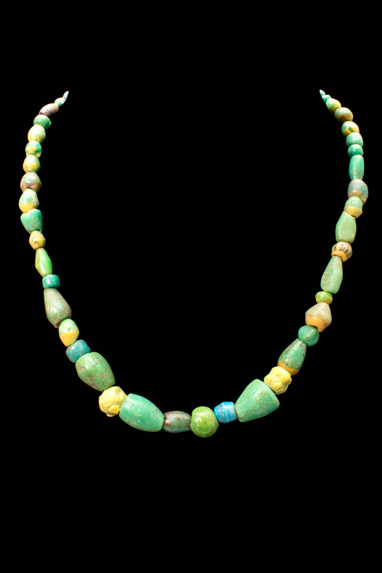 PHOENICIAN GLASS BEADS NECKLACE Ca. 600 - 200 A.C.
Collar fenicio de cuentas de &hellip;