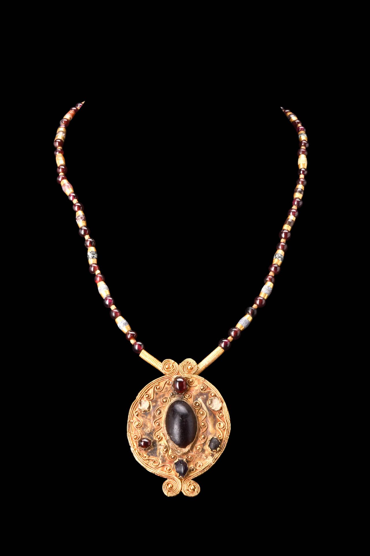 HELLENISTIC GOLD PENDANT AND NECKLACE Ca. A.C. 400 - 300.
Colgante y collar hele&hellip;