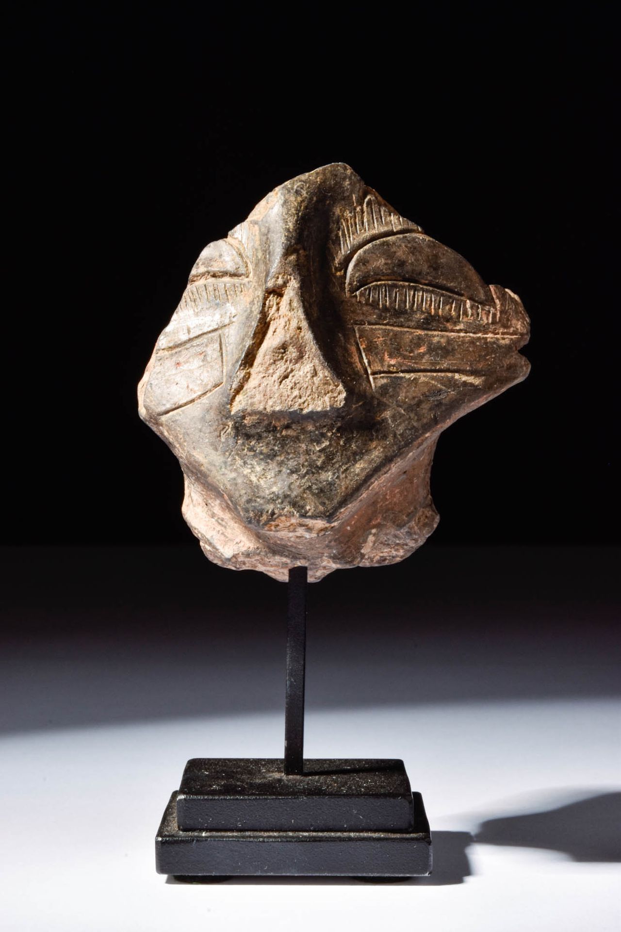 VINCA TERRACOTTA HEAD OF IDOL Ca. 4000 - 3000 A.C.
Asombrosa cabeza de terracota&hellip;