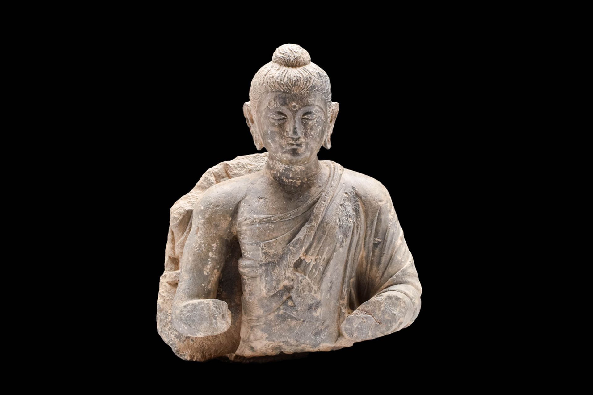 GANDHARAN SCHIST TORSO OF BUDDHA 约公元 100 - 300 年。公元 100 - 300 年。
这是一件片岩石雕佛像躯干。佛像&hellip;