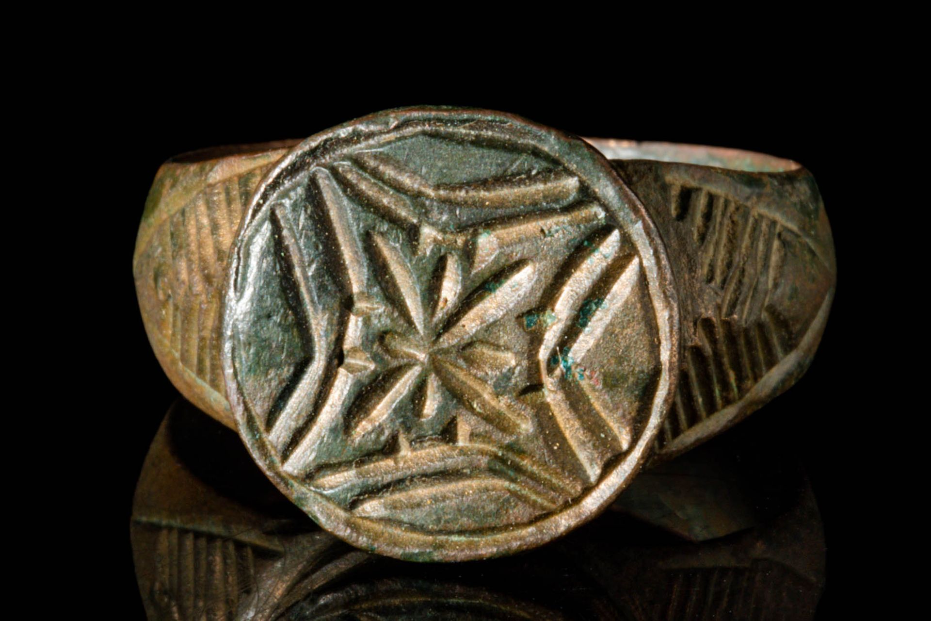 MEDIEVAL BRONZE RING DECORATED WITH A CROSS STAR OF BETHLEHEM Ca. AD 1000 - 1300&hellip;