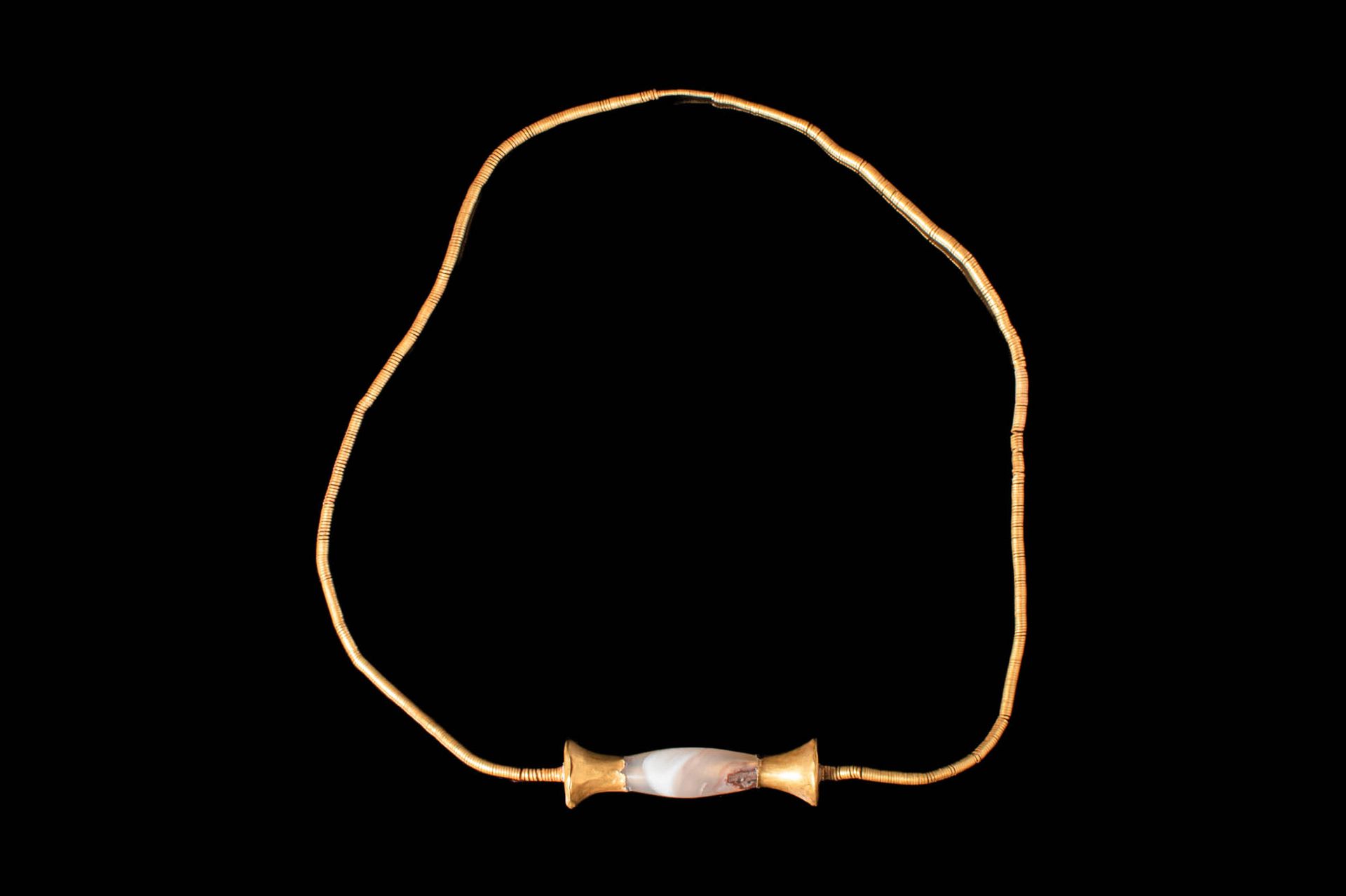 BACTRIAN GOLD NECKLACE WITH AGATE AND GOLD BEADS CA. 2300 - 1800 BC.
A gorgeous &hellip;