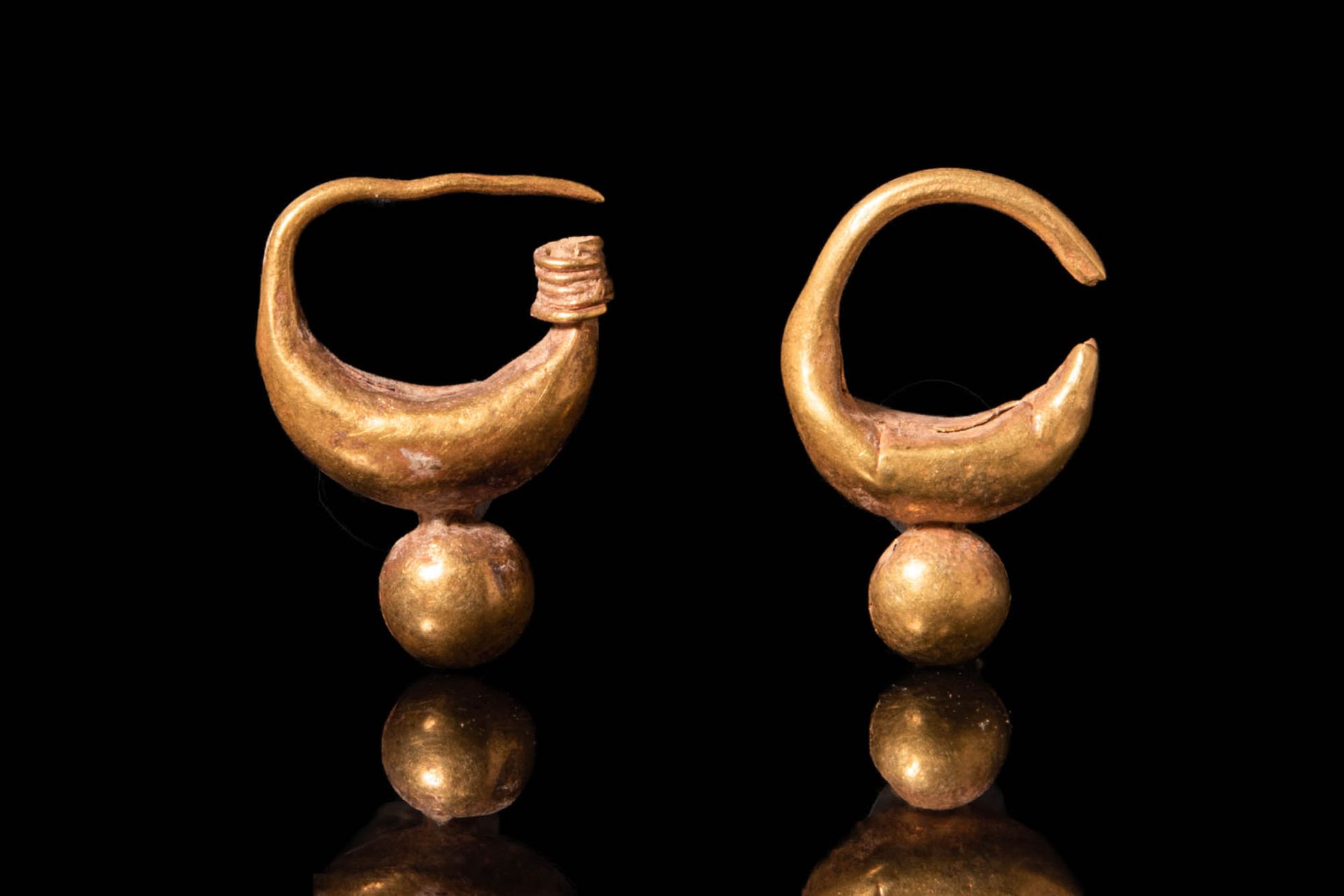 PAIR OF BACTRIAN GOLD EARRINGS Ca. 2000 - 1800 BC.
A pair of Bactrian gold earri&hellip;