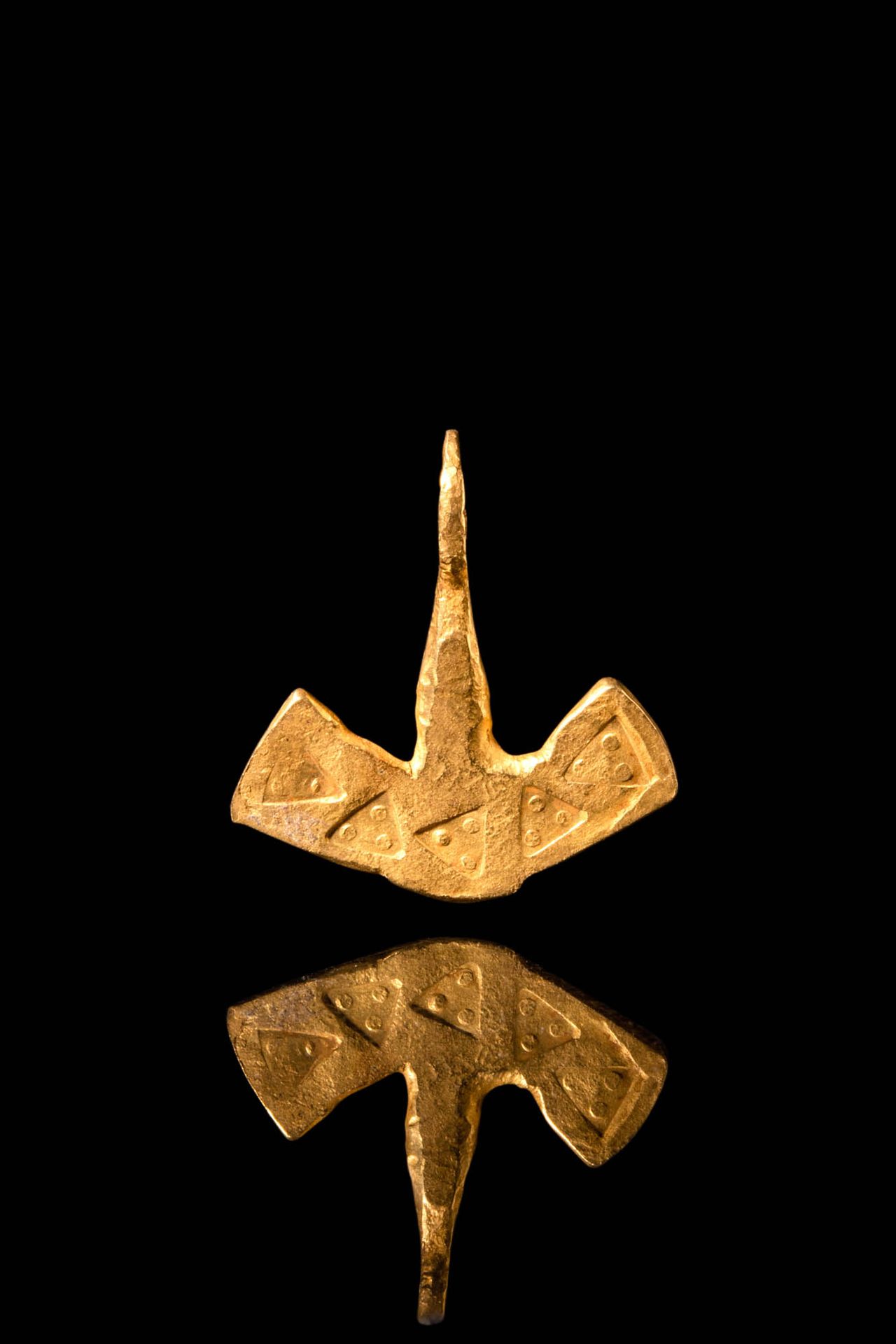 STUNNING VIKING GOLD MJOLNIR PENDANT Ca. AD 800 - 1000.
Superbe pendentif Mjolni&hellip;