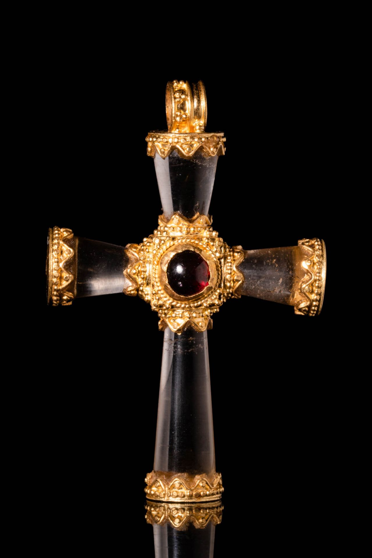 BYZANTINE ROCK CRYSTAL CROSS PENDANT DECORATED WITH A GARNET IN A GOLD FRAME Ca.&hellip;