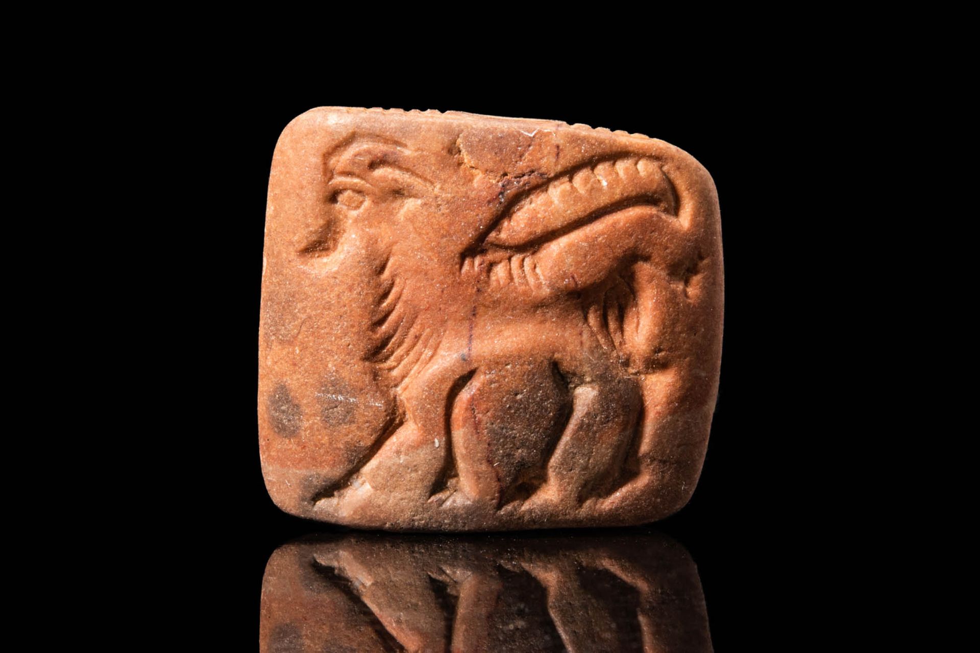 INDUS VALLEY STAMP SEAL WITH MYTHICAL CREATURE Ca. 3e millénaire avant J.-C.
Sce&hellip;