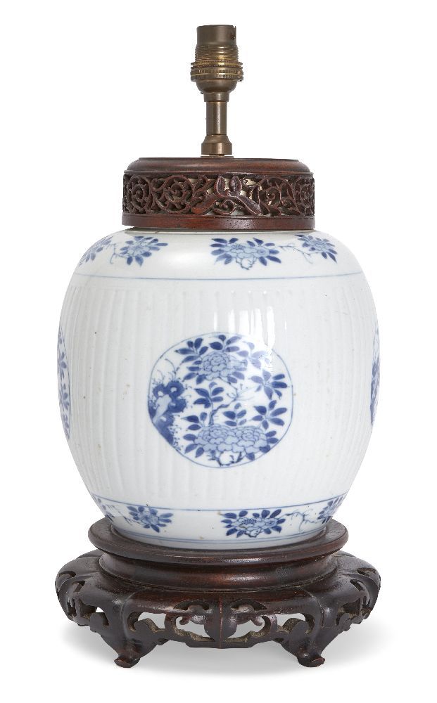 Null A Chinese porcelain blue and white 'medallion' jar, Kangxi period, painted &hellip;
