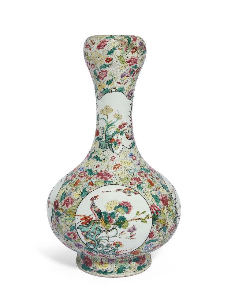 Null Chinesische Millefleurs-Knoblauchmund-Vase aus Porzellan der Familie Rose, &hellip;