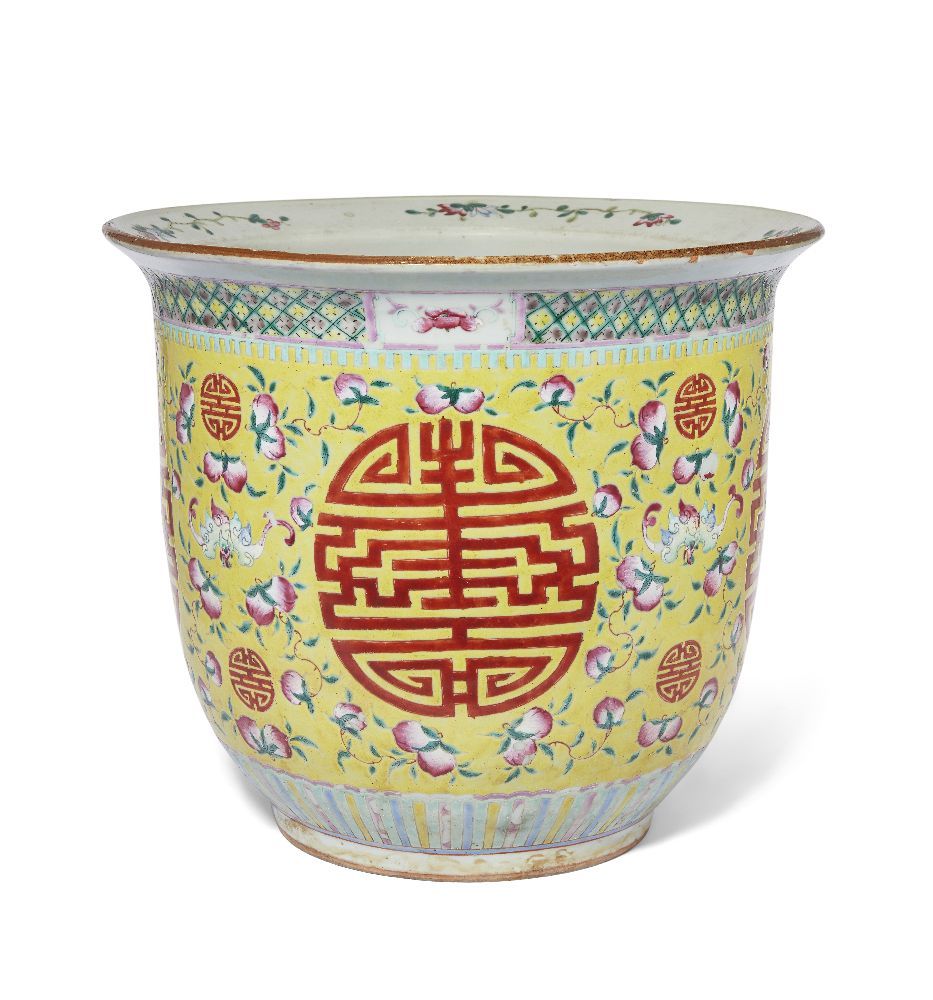 Null Grande jardinière en porcelaine chinoise de la famille rose "shou", fin du &hellip;