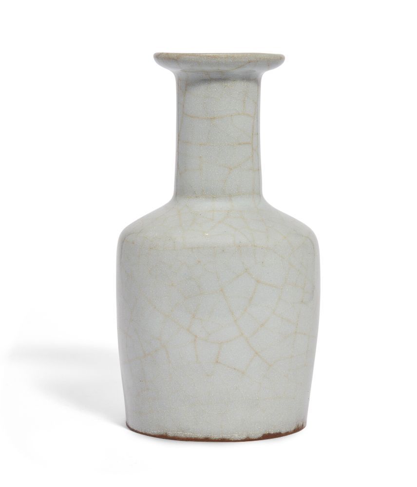 Null A Chinese porcelain monochrome crackle-glazed mallet vase, late Qing dynast&hellip;