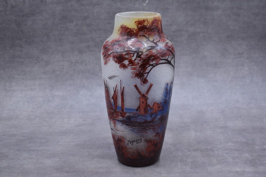 Jean-Simon PEYNAUD Jean-Simon PEYNAUD (1869-1952), Vase en verre givré et émaill&hellip;