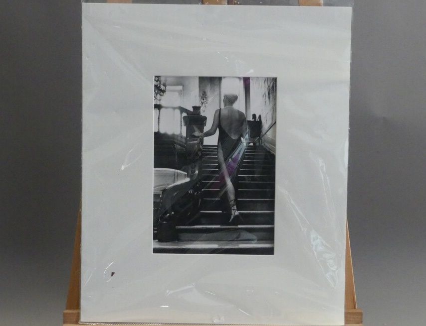 Helmut Newton Helmut NEWTON (1920-2004). Femme de dos montant un escalier, photo&hellip;