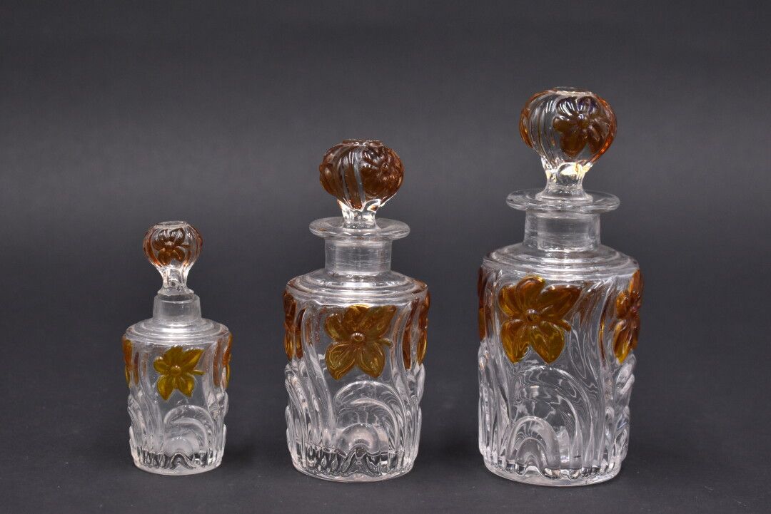 Null FRENCH WORK. Set of three acons in white and amber crystal with floral deco&hellip;
