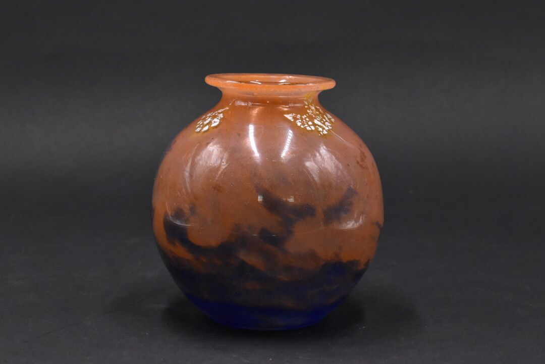 Null MULLER FRERES - LUNEVILLE. Vase sphérique épaule à col conique. Épreuve en &hellip;