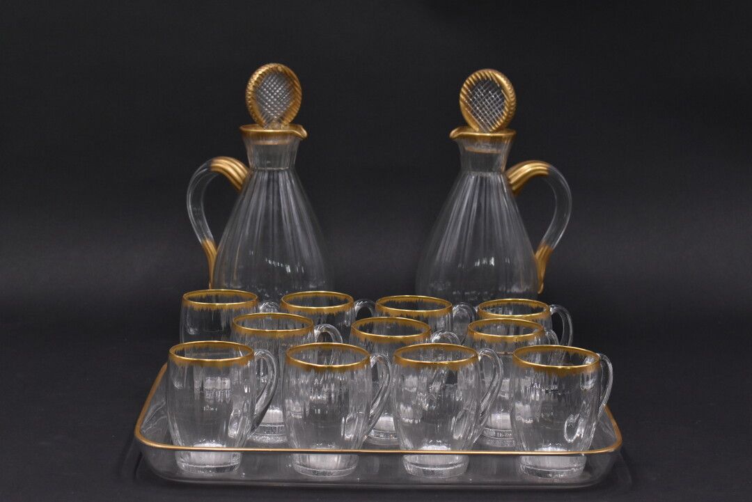 Null DAUM - NANCY. White glass liquor service with gilding, consisting of two de&hellip;