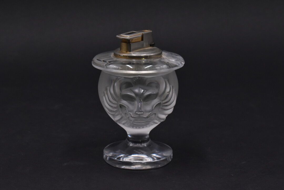 Null CRISTAL LALIQUE. Encendedor "Cabeza de león", modelo creado en 1961, en cri&hellip;