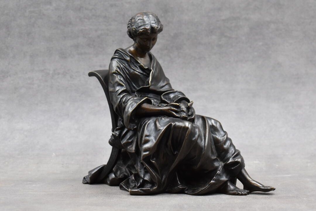 Bronze de pendule Bronzeuhr mit brauner Patina, die eine Frau mit einem Vogel da&hellip;