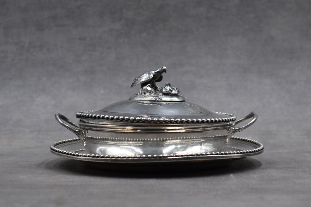 Écuelle à bouillon et son dessous de plat A silver stock bowl and its underside &hellip;