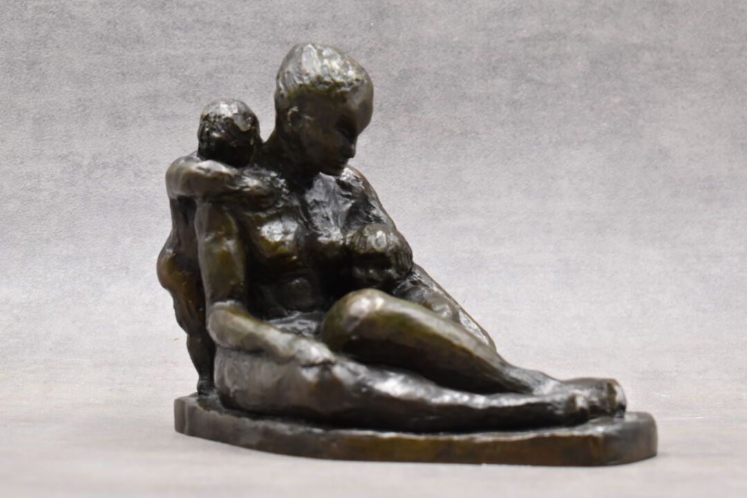 Gilbert LUCIEN Gilbert LUCIEN. Maternity. Bronze with brown patina. Signed. Dime&hellip;
