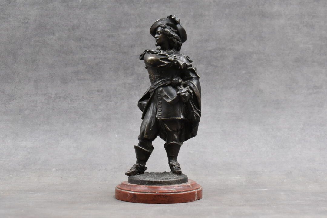 Mousquetaire Musketeer. Bronze subject with brown patina. Base in pink marble. E&hellip;