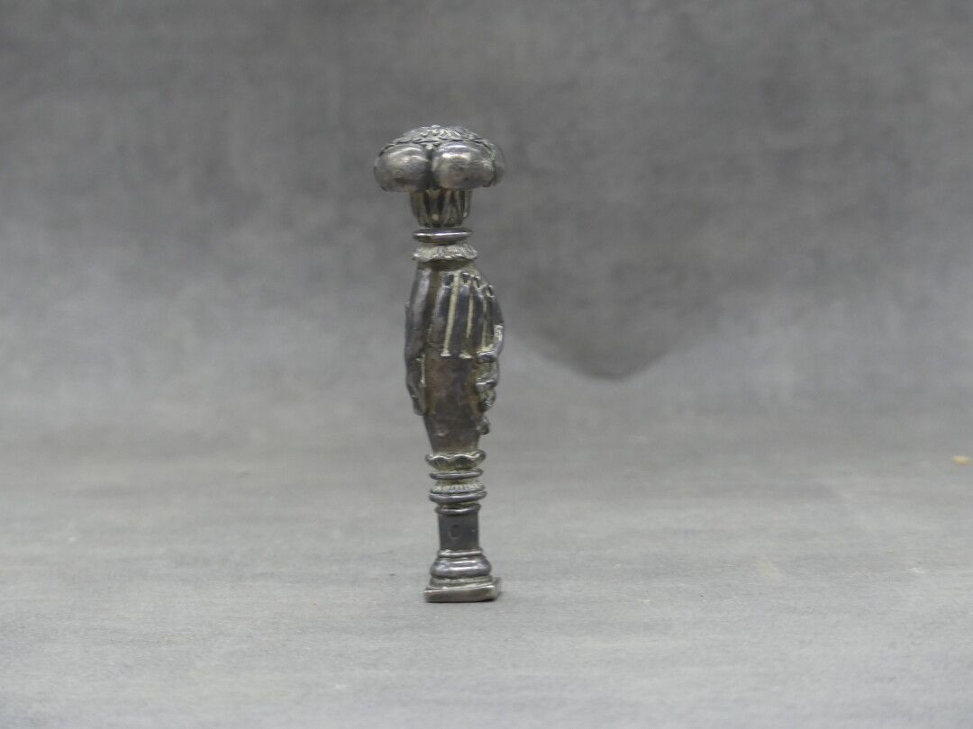 SCEAU EN ARGENT Silver seal, minerva mark. Height : 10 cm Net weight : 170.63g