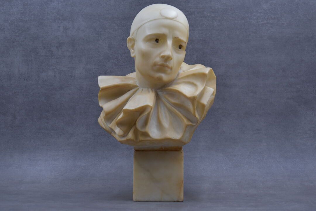 PIERROT Pierrot. White marble, tinted eyes, removable base. Total height : 41 cm
