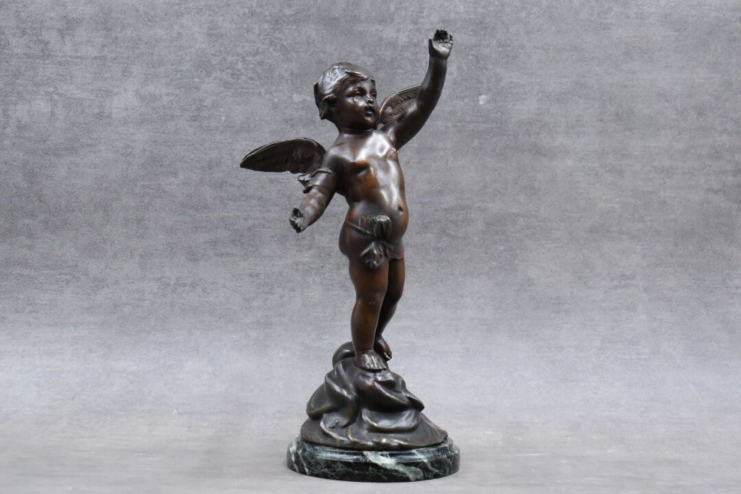 ROUSSEAU ROUSSEAU. Putto in bronze with brown patina with a book with inscriptio&hellip;