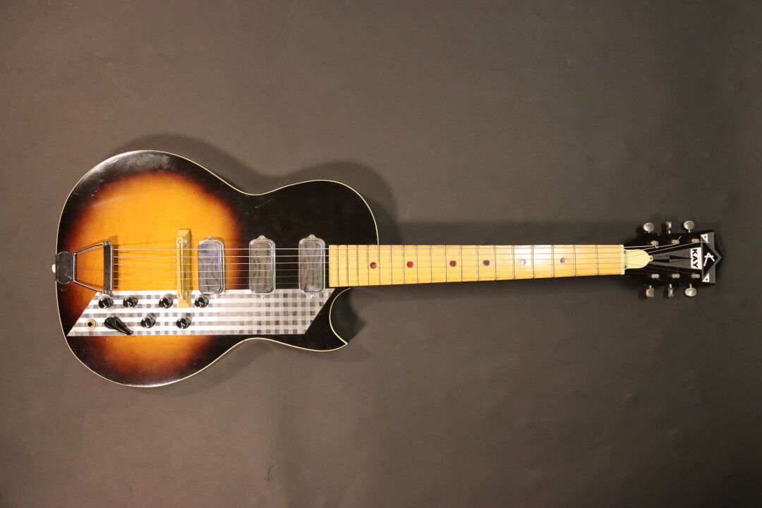 Null GUITARE KAY. Value Leader. Circa 1961. Side dots non d'origine. Mécanique c&hellip;