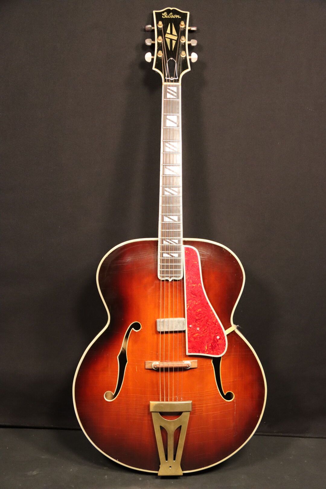 Null Guitare GIBSON SUPER 400. N°: A-1462. Année 1947. Micro rajouté. Mécaniques&hellip;