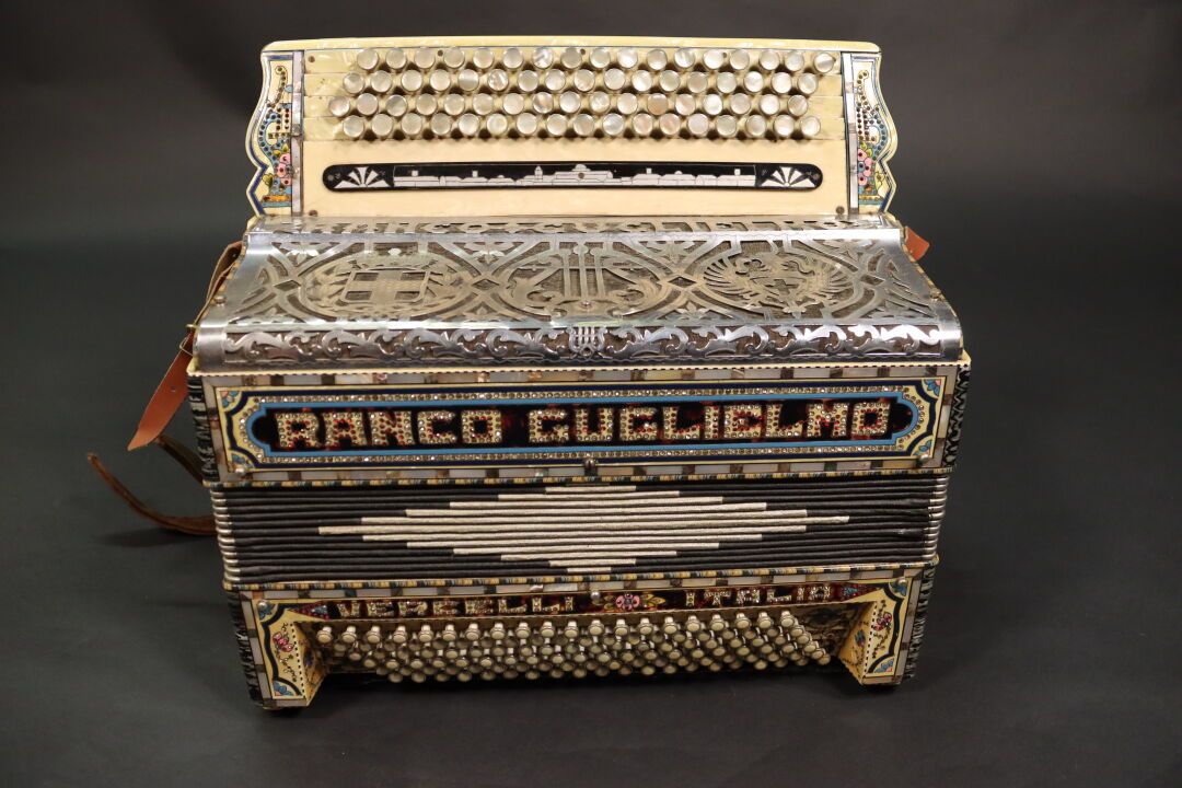 Null RANCO GUGLIELMO, VERCELI ITALIA. Accordéon chromatique, 4 rangs, 120 basses&hellip;