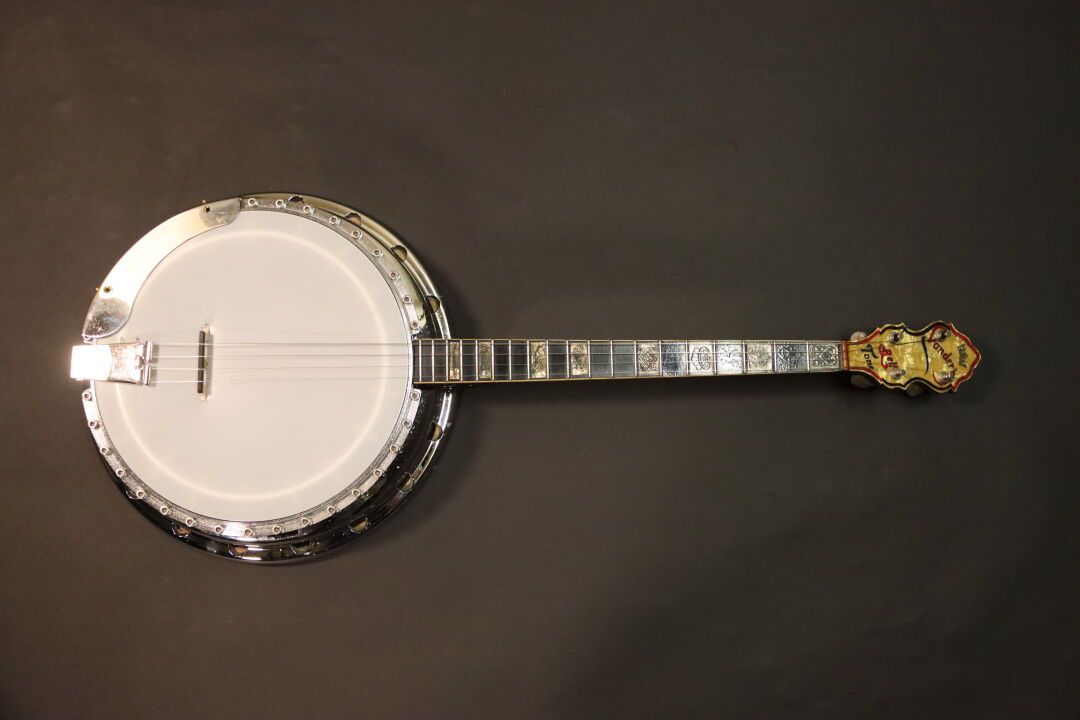 Null BANJO VANDERBY, Bell Tone, Tenor. Circa 1970. Modèle unique. (restaurations&hellip;