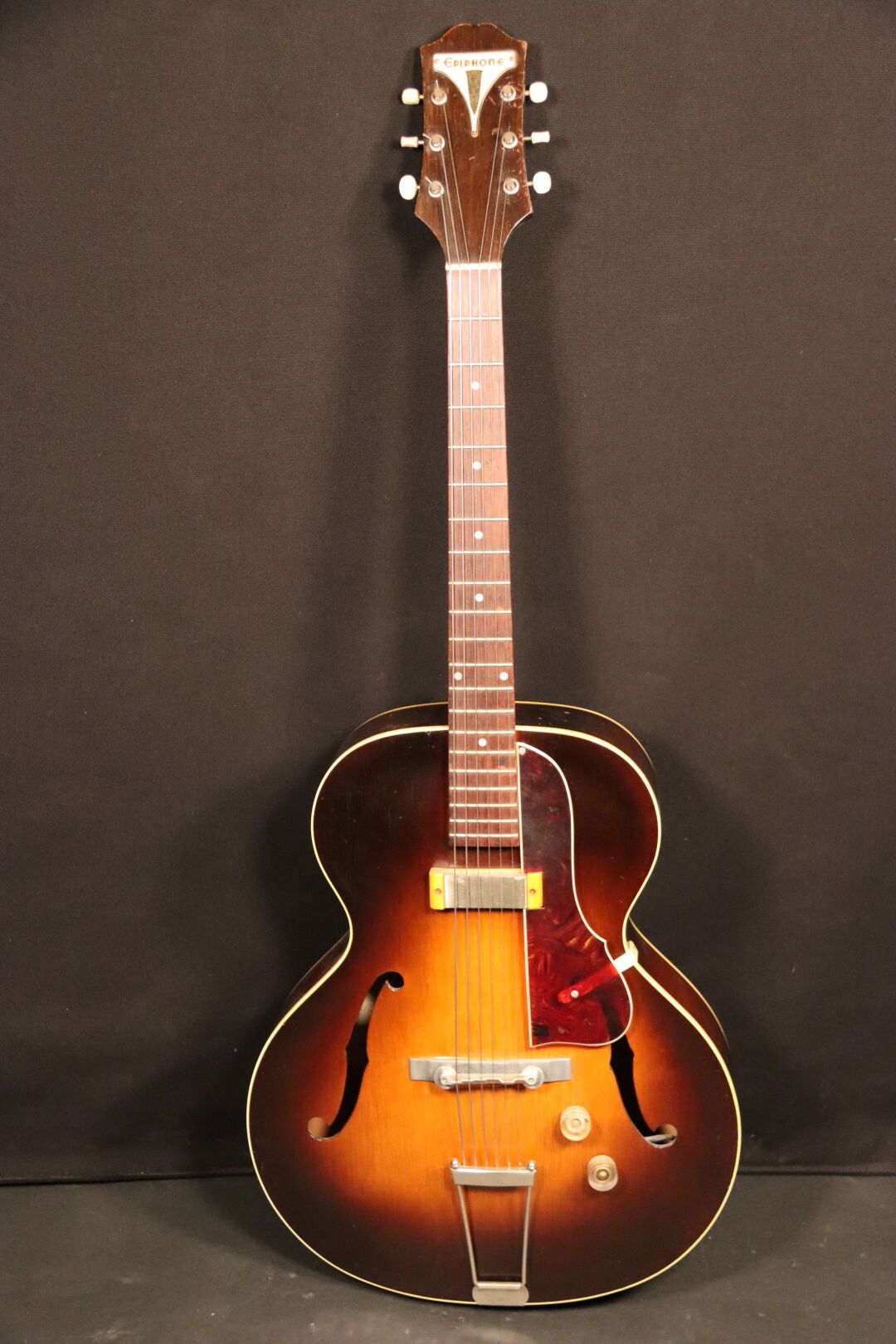 Null Guitare EPIPHONE CENTURY N°: 61822. Pre-achat GIBSON. Année 1951. Mécanique&hellip;