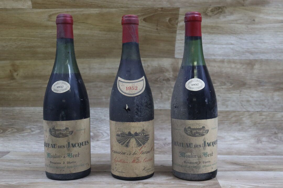 2 bouteilles Château des Jacques/1 bouteille Domaine de la Grande Cour, 1952 réu&hellip;