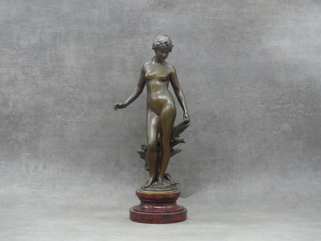 MOREAU d'après Auguste MOREAU (1834-1917) Femme à la libellule, bronze à patine &hellip;