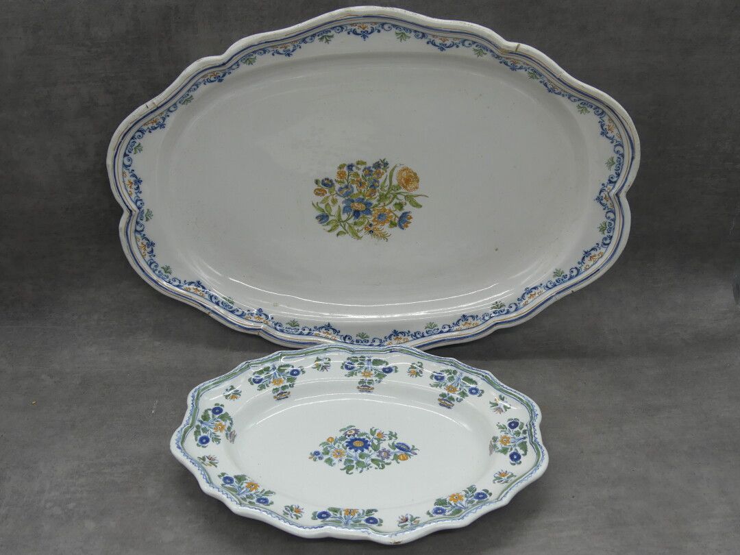 Null MOUSTIER. Pair of dishes. 18th century. Dimensions: Small dish : 22.5 x 31 &hellip;