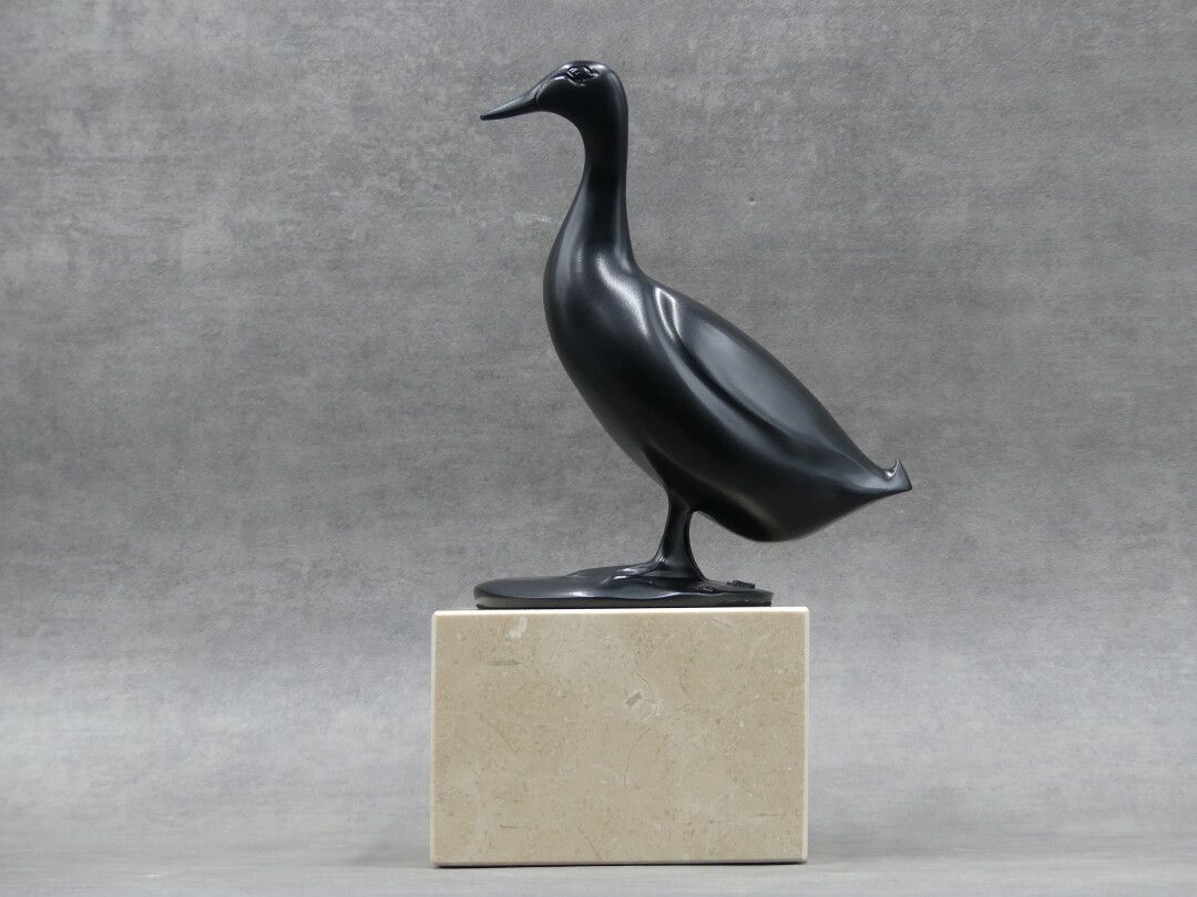 Null François POMPON (1855-1933) (after), Large duck, bronze sculpture with blac&hellip;