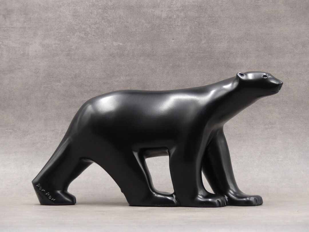 Null 弗朗索瓦-蓬蓬（1855-1933）（后），北极熊，黑色铜锈的青铜雕塑，遗体失蜡铸造。缩小了1927年的大型模型。限量版，编号为XVI/XXIV。后腿&hellip;