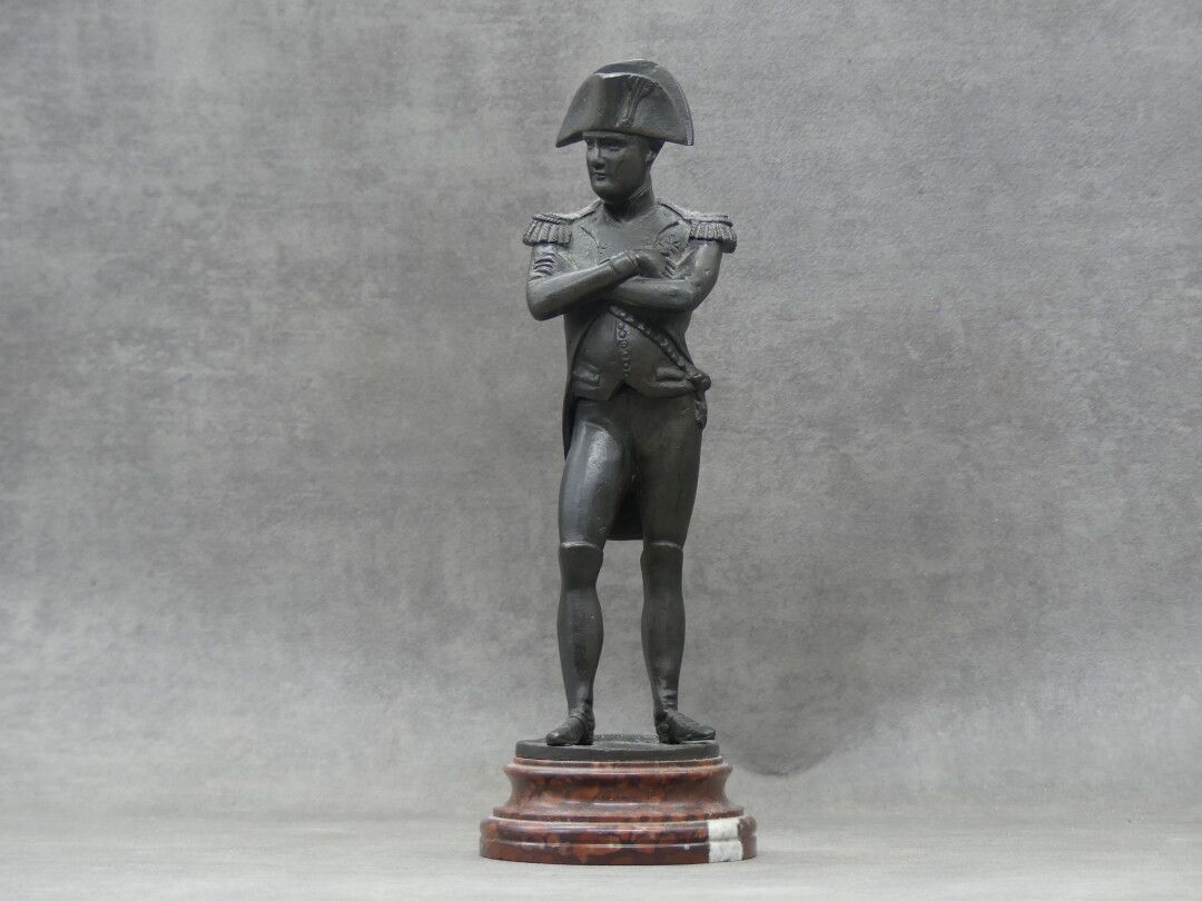 Null Emile GUILLEMIN (1841-1907), Napoléon, bronze à patine brune, socle en marb&hellip;