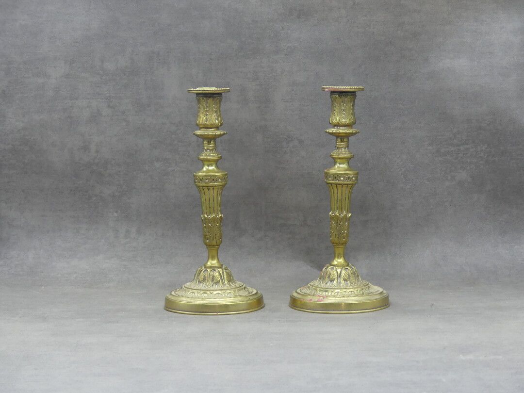Null Pair de chandeliers Bronce Doree, debut XVIIIeme Dimension 27 x 13 cms perc&hellip;