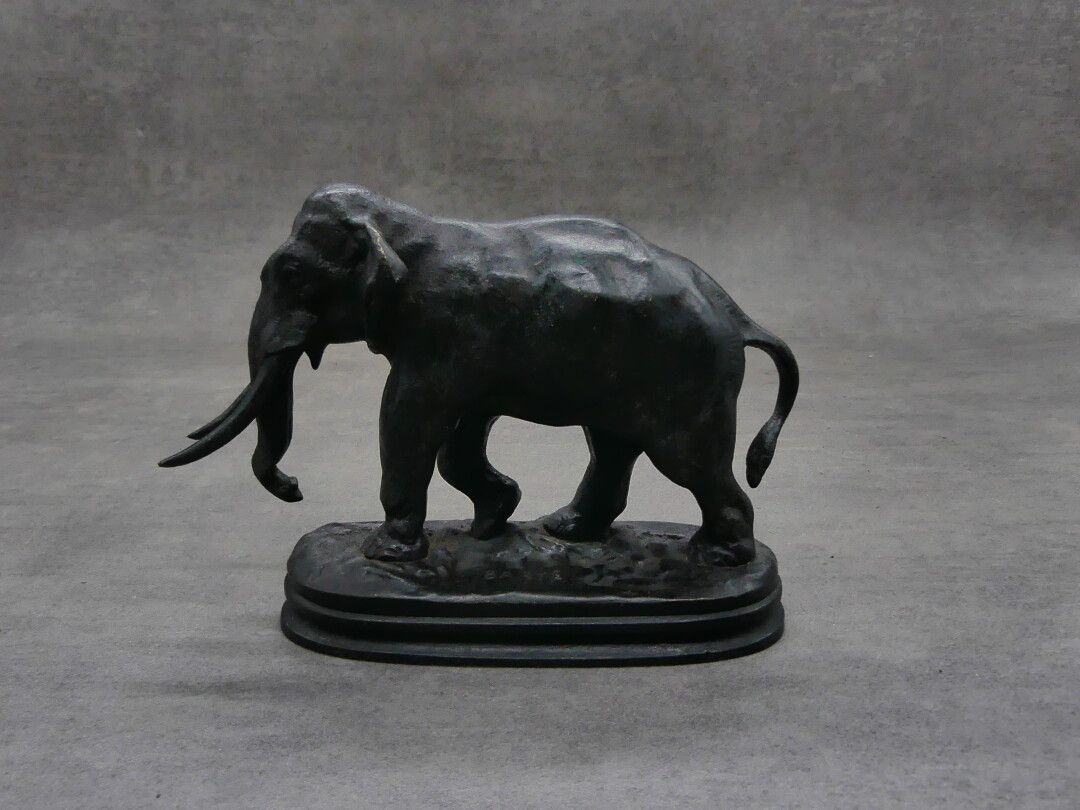 BARYE D'après Antoine Louis BARYE (1796-1875) Eléphant d'Asie, épreuve en bronze&hellip;