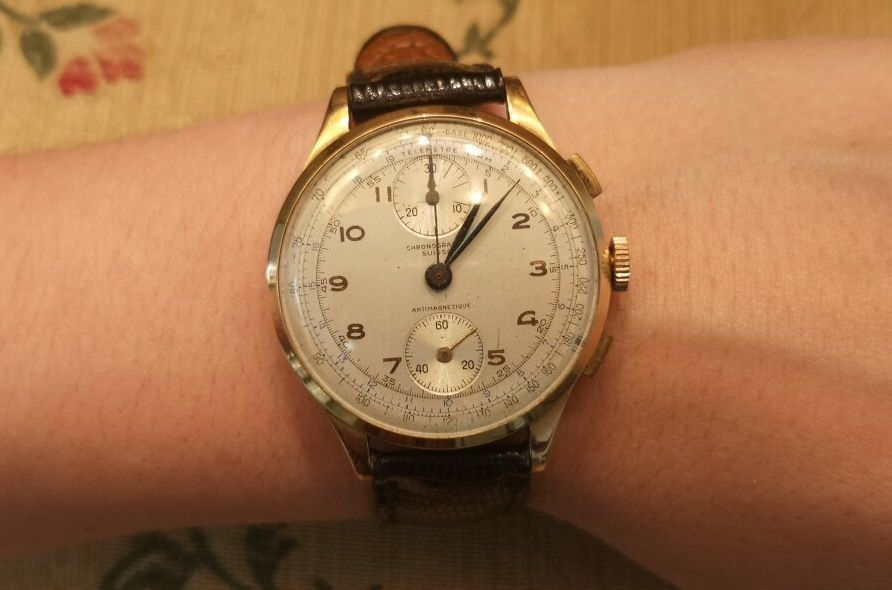 Null Cronografo svizzero in oro, cinturino in pelle stile coccodrillo, lancette &hellip;