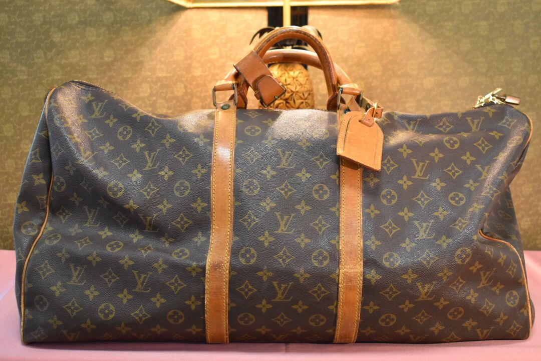 Null LOUIS VUITTON. Keepall 60 model. Travel bag in monogram canvas and leather,&hellip;