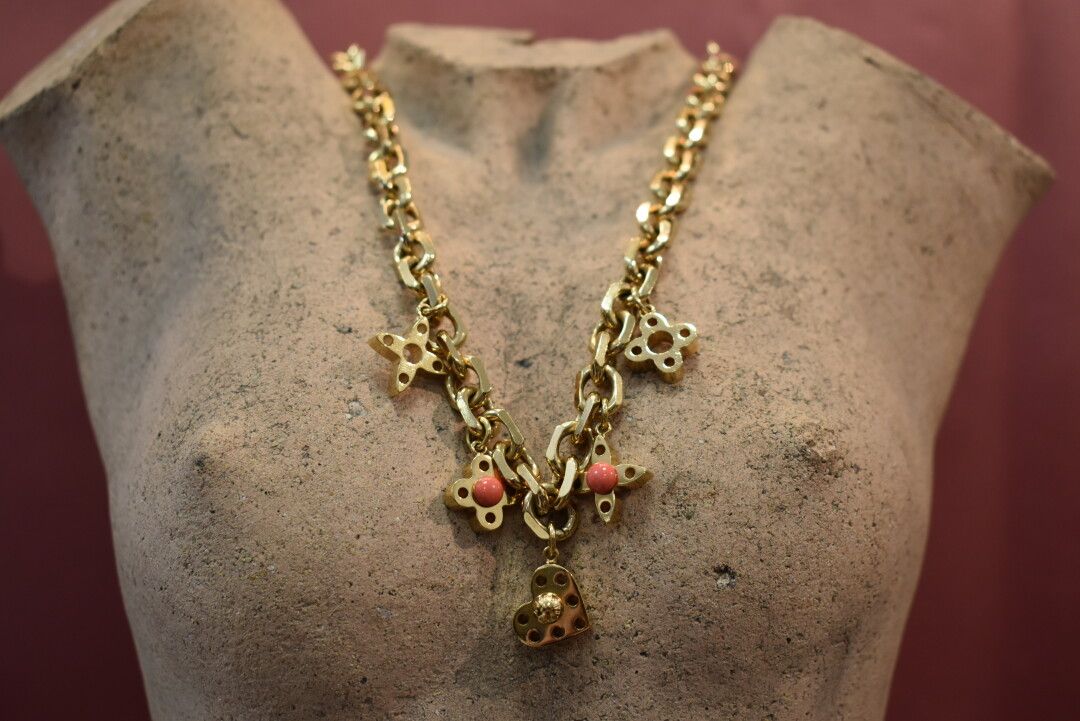 LOUIS VUITTON. Gold-plated choker chain with LV flowers …