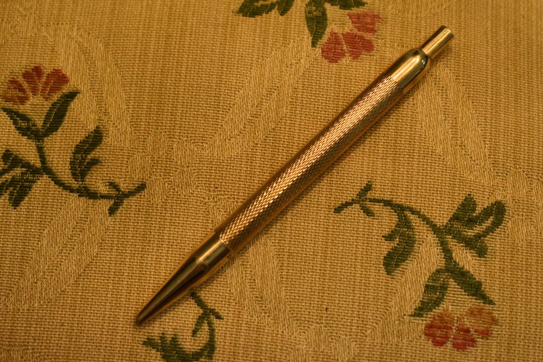 Null Ballpoint pen in gold 585mil (14k). Gross weight: 16.80 grams.

Expert: Pie&hellip;