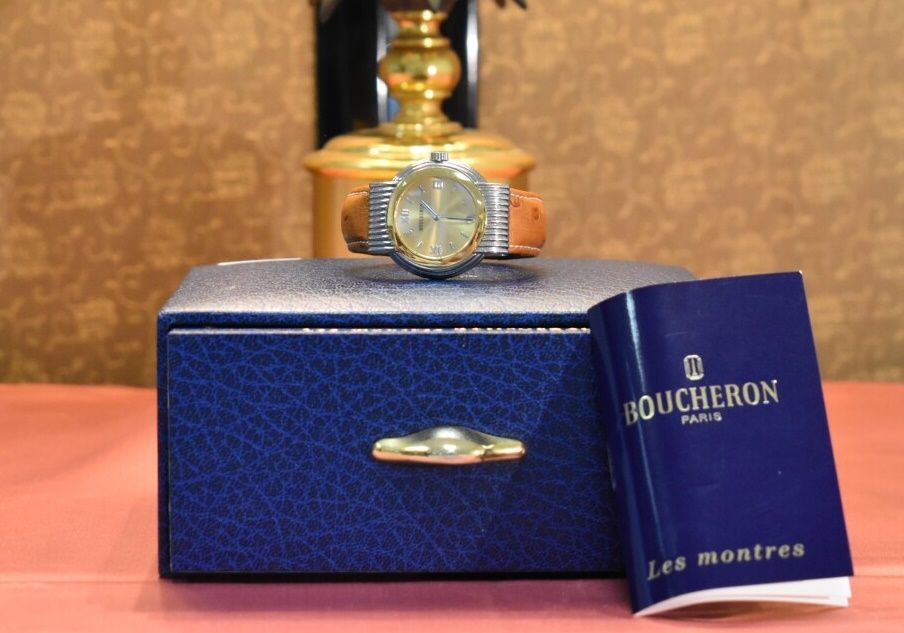 Null BOUCHERON. Ladies' watch in steel, quartz movement, leather strap, date. Re&hellip;