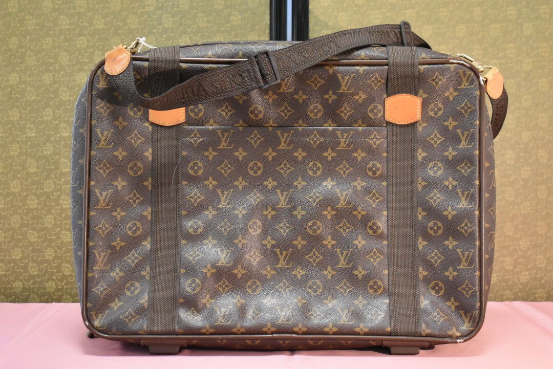 Null LOUIS VUITTON. Small soft suitcase in monogram canvas and leather, with sho&hellip;