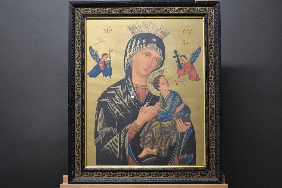 VIERGE A L'ENFANT Ecole orthodoxe du XXème siècle. Vierge à l'Enfant. Cadre scul&hellip;