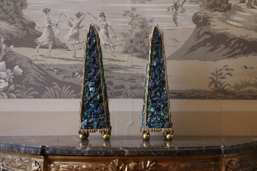 Null Paire d'obélisques en pierre dure à l'imitation du lapis-lazuli. Hauteur : &hellip;